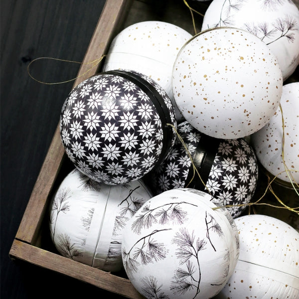 TAFELGUT Weihnachtskugel aus Feinstkartonage weiß gesprenkelt