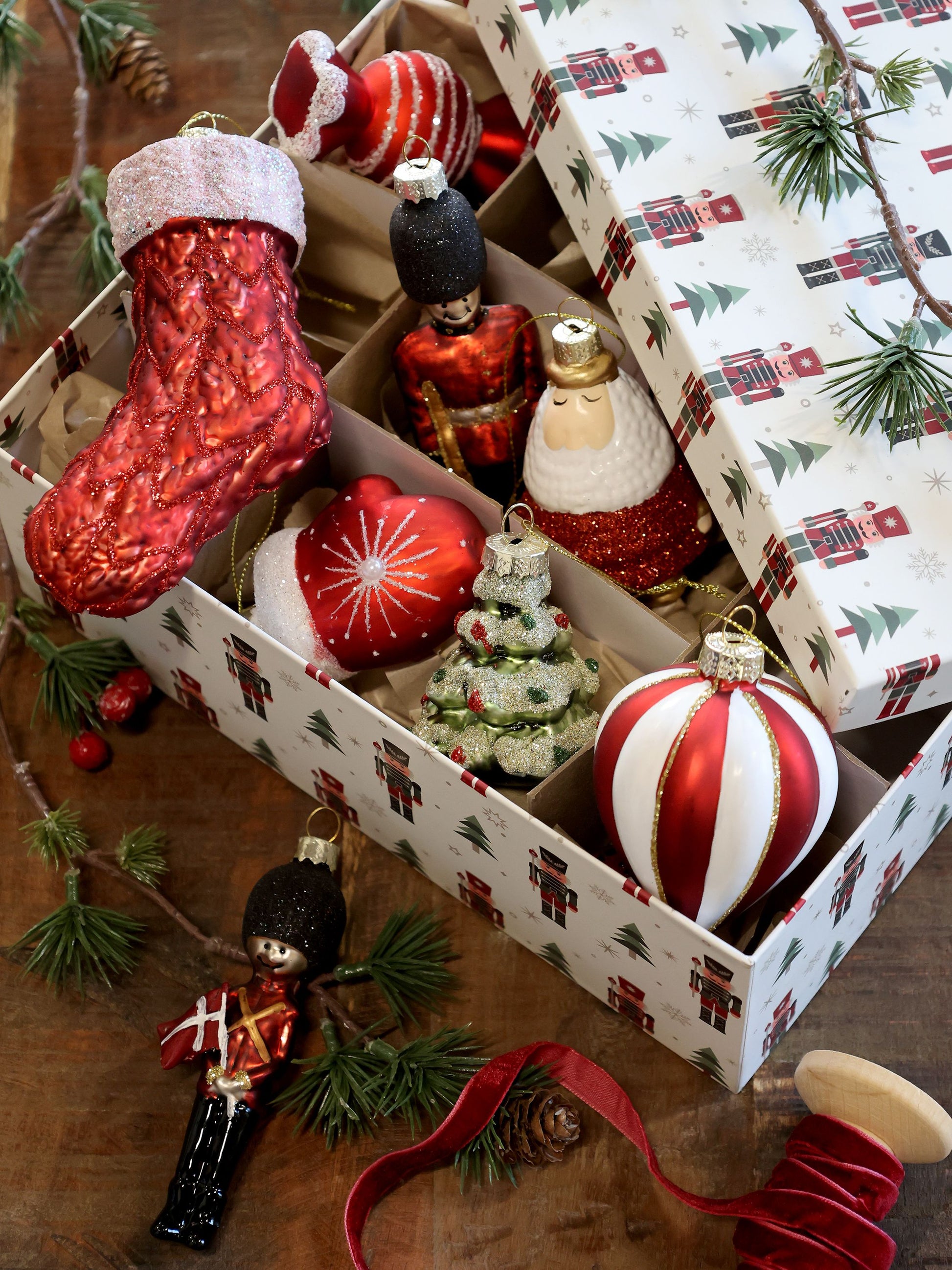 CHIC ANTIQUE Weihnachtsbaum zum Aufhängen grün