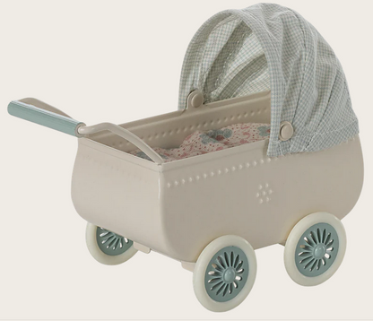 MAILEG Kinderwagen mit Babymaus, minze